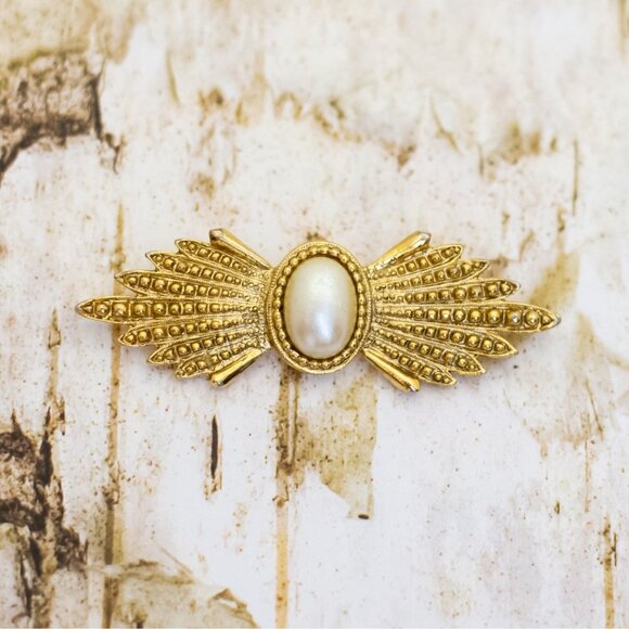 Vintage Round Oval White Faux Pearl Geometric Ribbon Gold Tone Brooch - B19 - Picture 1 of 2